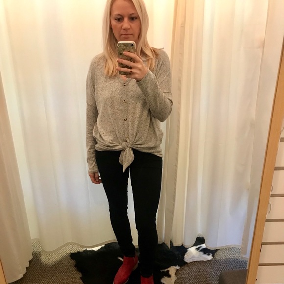 ❄️ Front Tie top - Picture 3 of 3